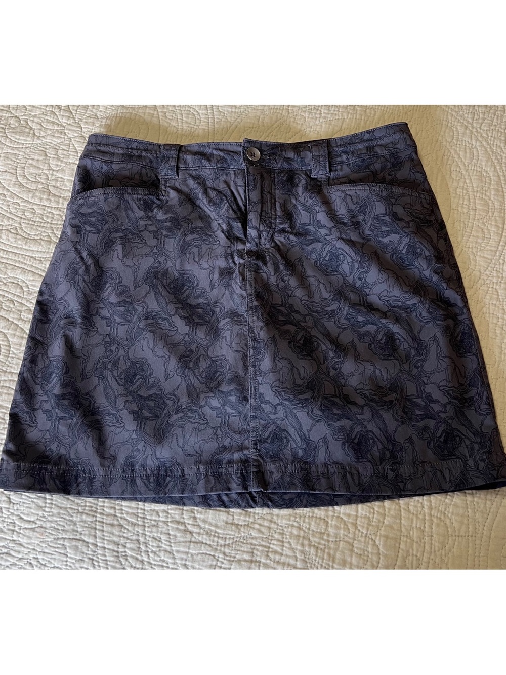 Eddie Bauer Women’s Grey / Black Floral Print A-Line Skort